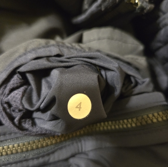 Lululemon Fluffed Up Pullover Inkwell Hooded Jacket Size 4 - Picture 3 of 5